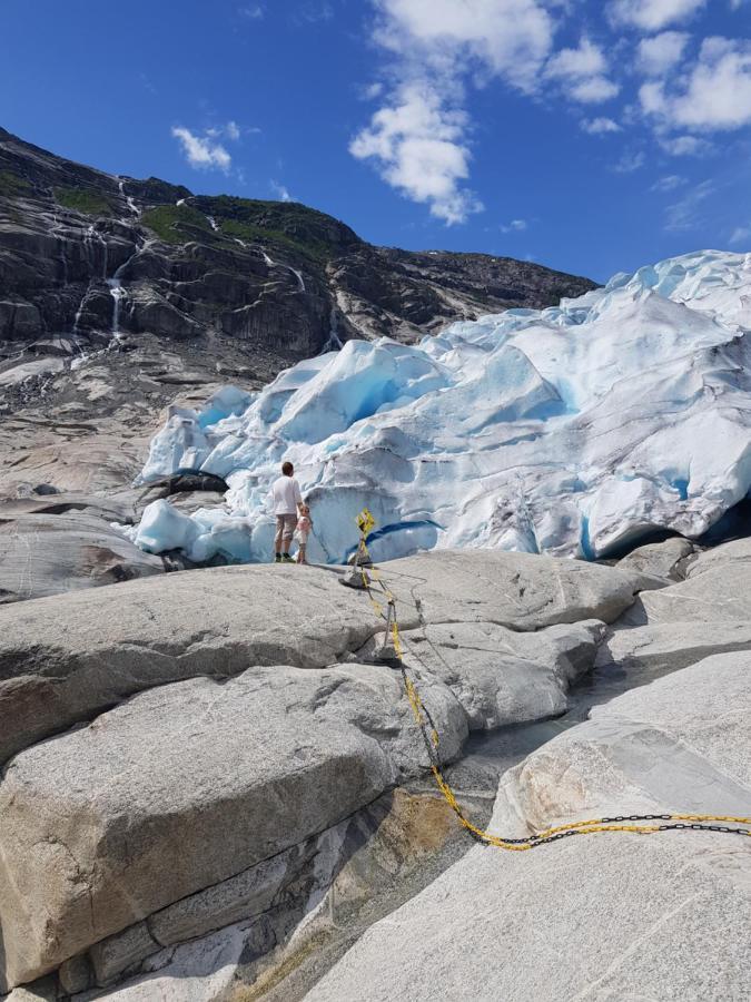 شقة Molden 2-Fjellutsikt Og Jacuzzi Tilgang. Luster المظهر الخارجي الصورة