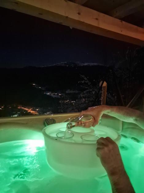 شقة Molden 2-Fjellutsikt Og Jacuzzi Tilgang. Luster المظهر الخارجي الصورة